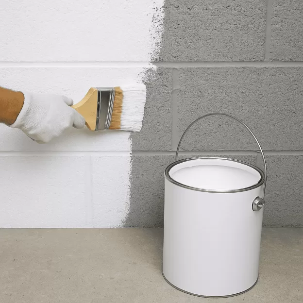 Produto Retalast da Retaprene aplicado em superfície de concreto para proteção e vedação